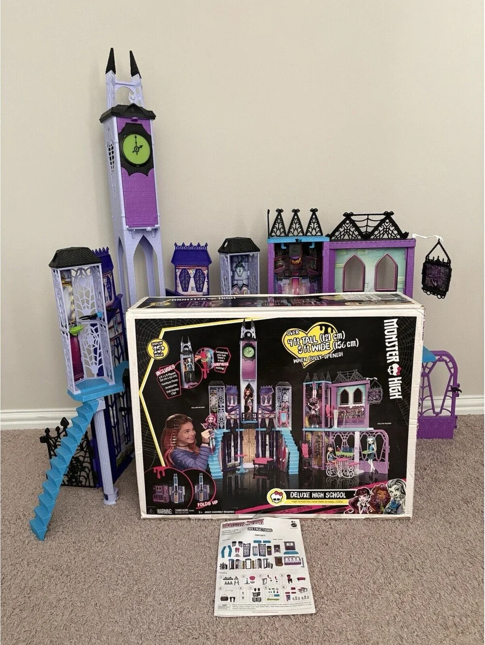 2015 Monster High Deadluxe High School Playset Haunted Doll House Castle & Box
